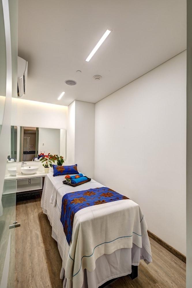 מדיין Estelar La Torre Suites מראה חיצוני תמונה