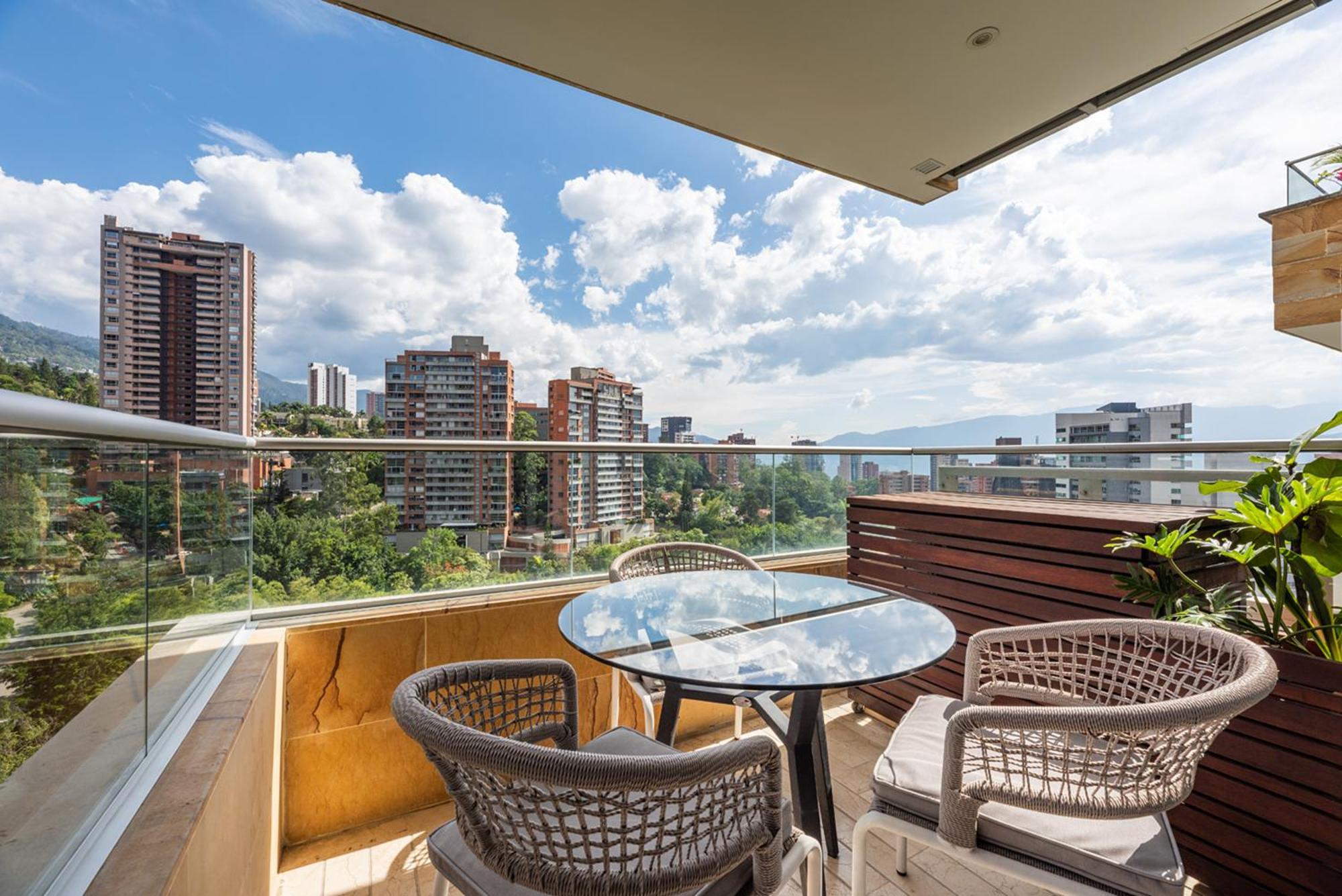 מדיין Estelar La Torre Suites מראה חיצוני תמונה